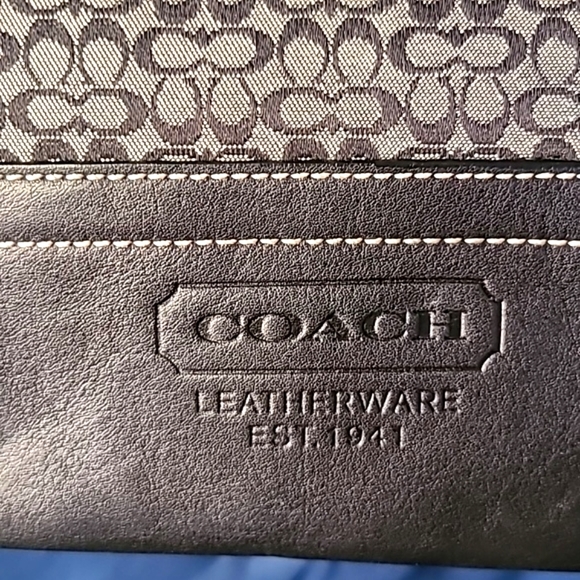 Coach - Signature monogram bucket bag and wristlet set - Picture 3 of 17
